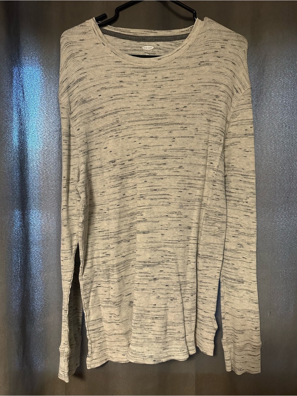Old Navy Men's Long-Sleeve Crewneck Shirt in Light Heather Gray Speckle